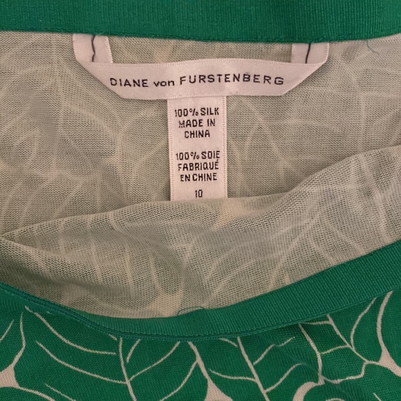 Diane von Furstenberg skirt. Green leaf print. Size 10. - Picture 3 of 6